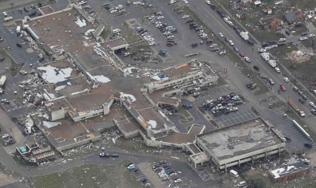 Moore apos furacao deixar a cidade devastada 3