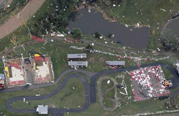 Moore apos furacao deixar a cidade devastada 5