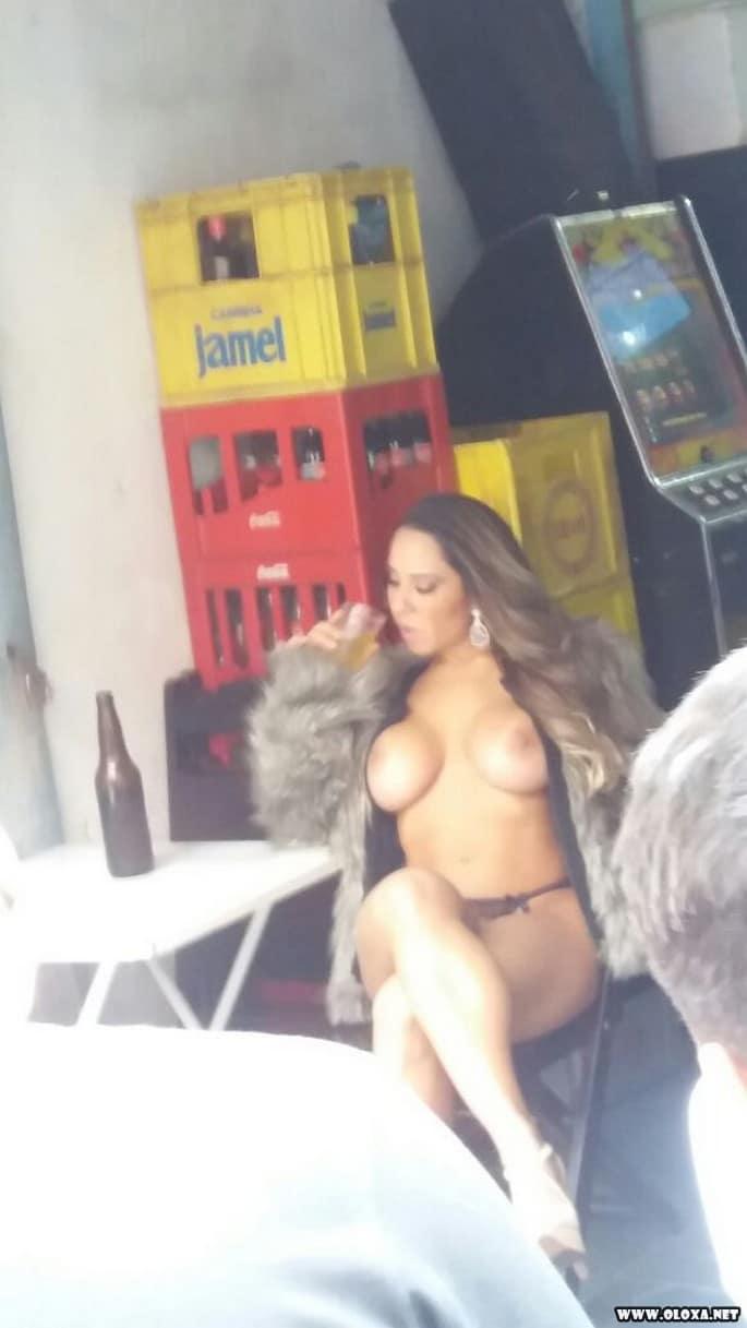 Mulher Melao nua na lage Caiu na net 18