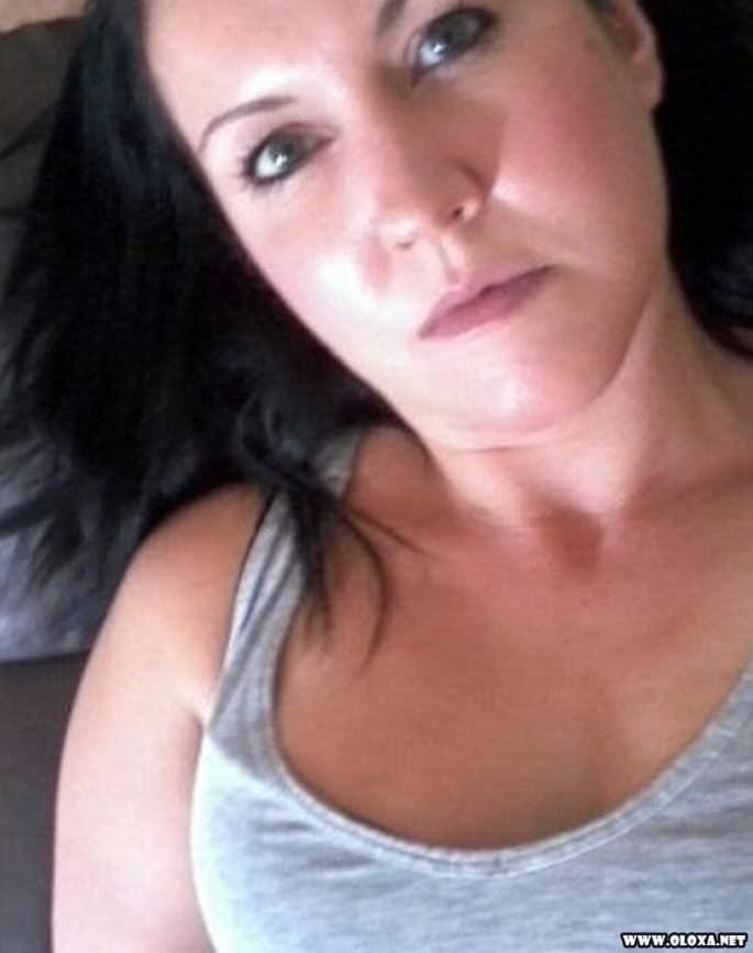 Mulher de 44 anos seduz estudante de 15 e faz sexo com ele