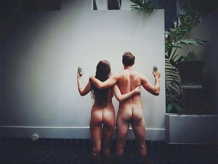 Nova moda mundial Mostrar a bunda em fotos admirando paisagem 20