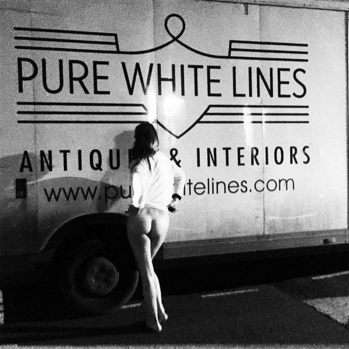 Nova moda mundial Mostrar a bunda em fotos admirando paisagem 27