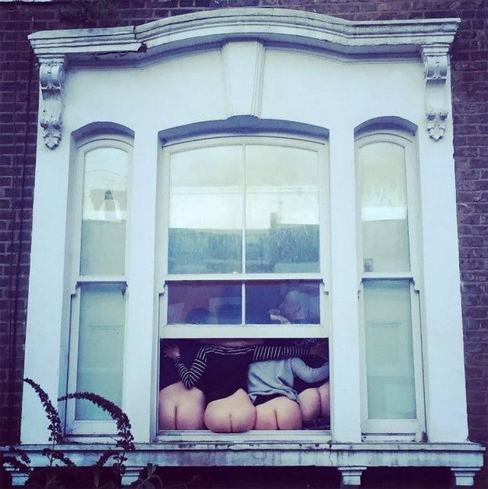 Nova moda mundial Mostrar a bunda em fotos admirando paisagem 33