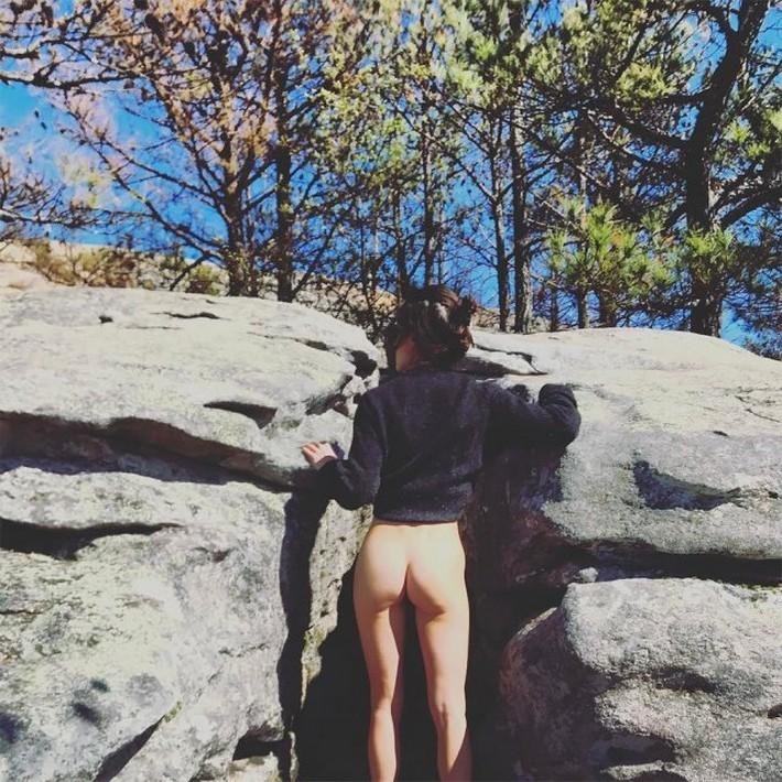 Nova moda mundial Mostrar a bunda em fotos admirando paisagem 4