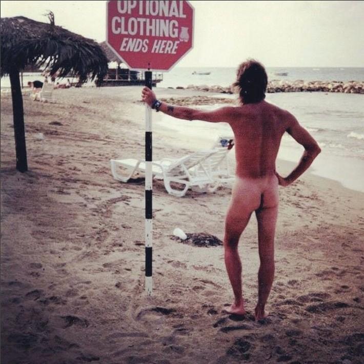 Nova moda mundial Mostrar a bunda em fotos admirando paisagem 5