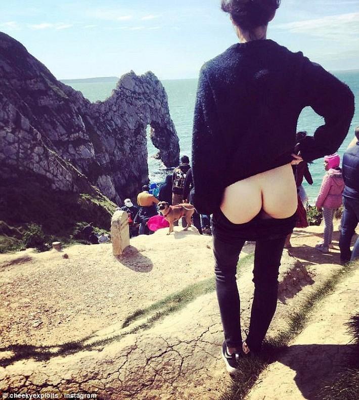 Nova moda mundial Mostrar a bunda em fotos admirando paisagem 8