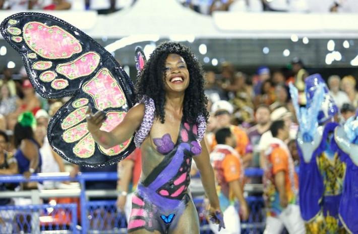 Peladona sem tapa sexo faz escola de samba ser penalizada 1