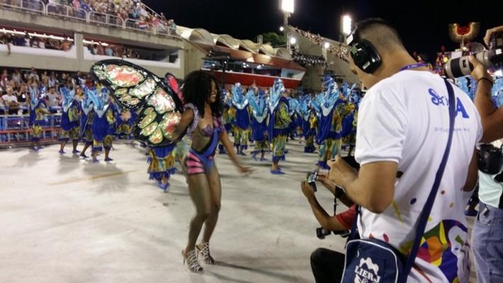 Peladona sem tapa sexo faz escola de samba ser penalizada 2