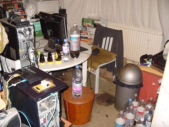 Sabem aquele cara que nunca jamais se desloga da internet Ele mora aqui 8