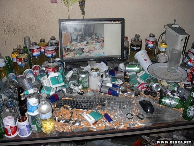 Salas de computadores de nerds bagunceiros 17 Salas de computadores de nerds bagunceiros 4
