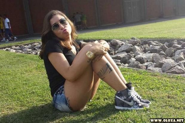 Uma gari antes e depois de se tornar modelo 16