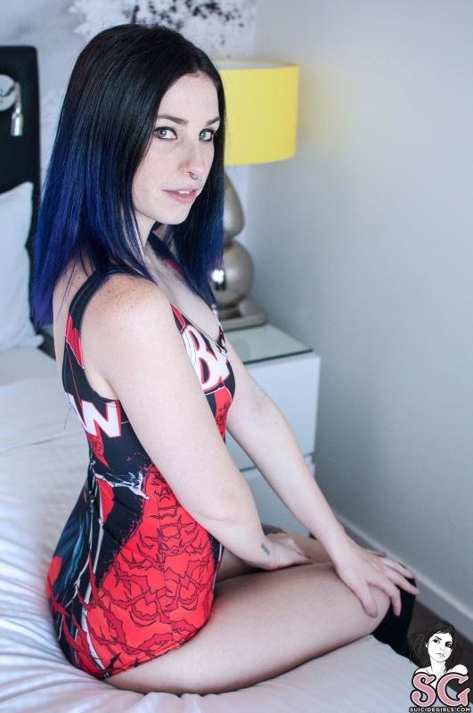 Ambra Suicide Girls branquela de cabelos azuis tatuada gsotosa