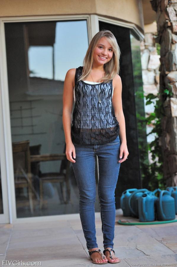 Amie gatinha muito gostosa com uma bela bucetinha 13 Amie gatinha muito gostosa e muito linda com uma bela bucetinha top.