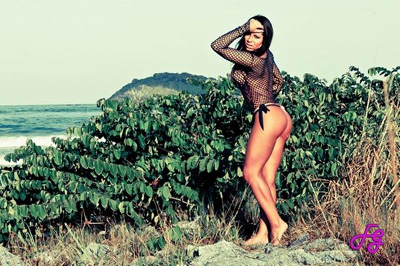 Ex namorada de Thammy Gretchen posa nua para a Face girl