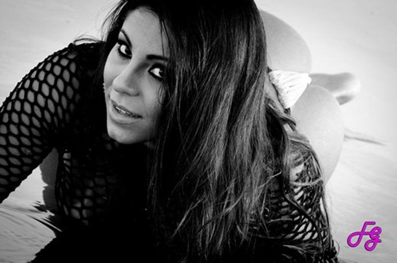 Ex namorada de Thammy Gretchen posa nua para a Face girl