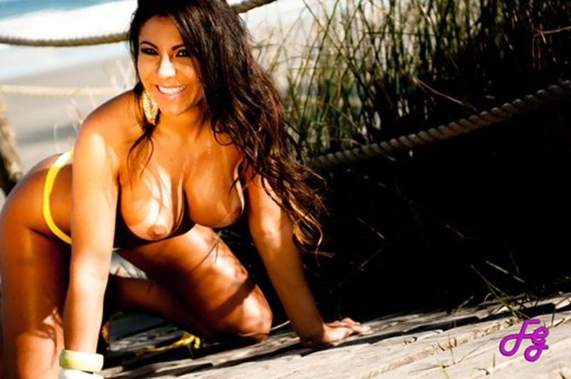 Ex namorada de Thammy Gretchen posa nua para a Face girl
