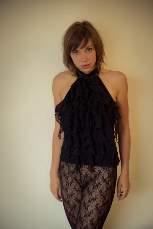 Angela F gatinha muito linda com um belo corpo e uma buceta deliciosa.