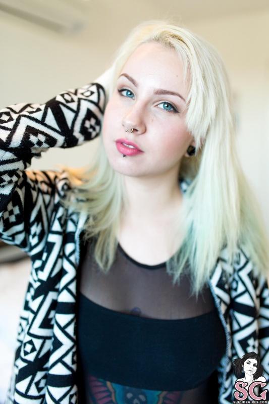 Angelgore Suicide Girls morena gostosa pelada seios lindos safada delicia