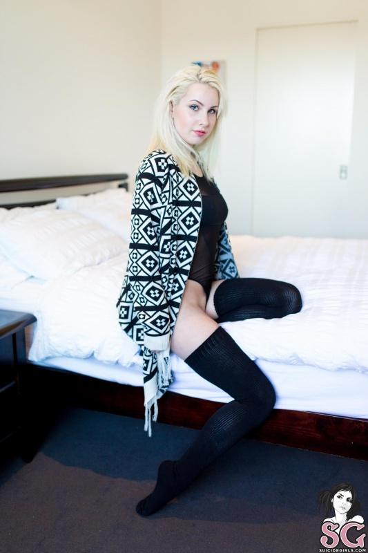 Morena gostosa pelada seios lindos safada delicia