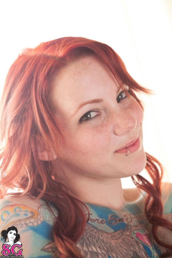 Ruivinha tatuada sardas gostosa pelada bucetão