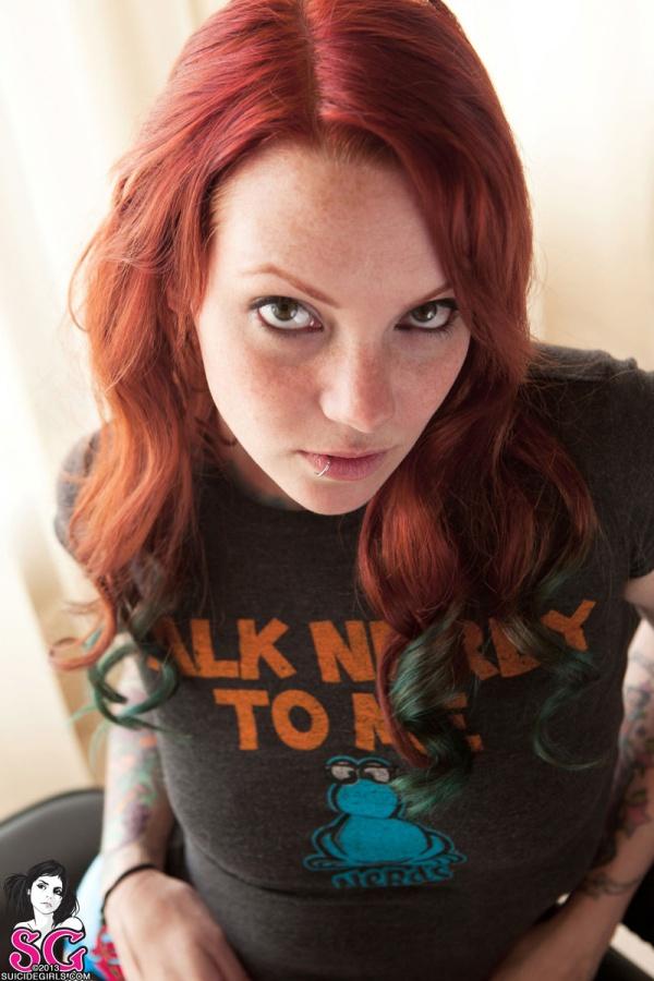 Ruivinha tatuada sardas gostosa pelada bucetão