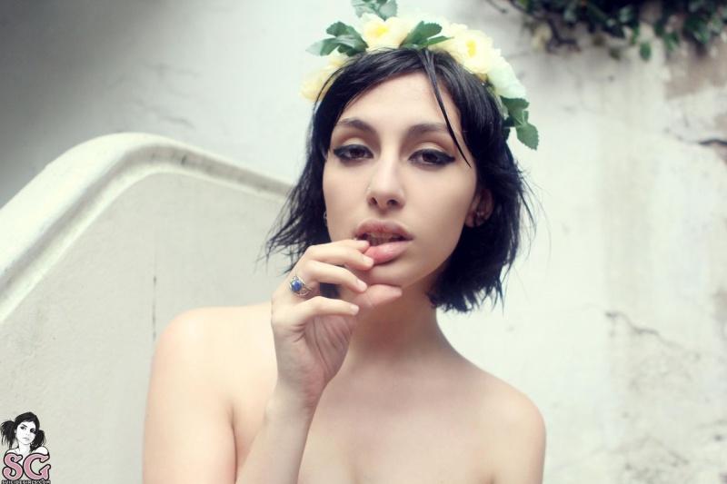 Morenaça tatuada rabão lindo buceta depilda