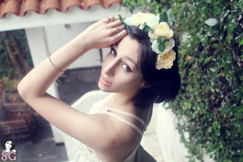 Morenaça tatuada rabão lindo buceta depilda