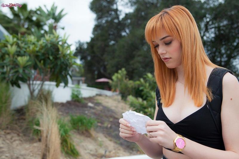 Ruiva e morena se chupando gostoso