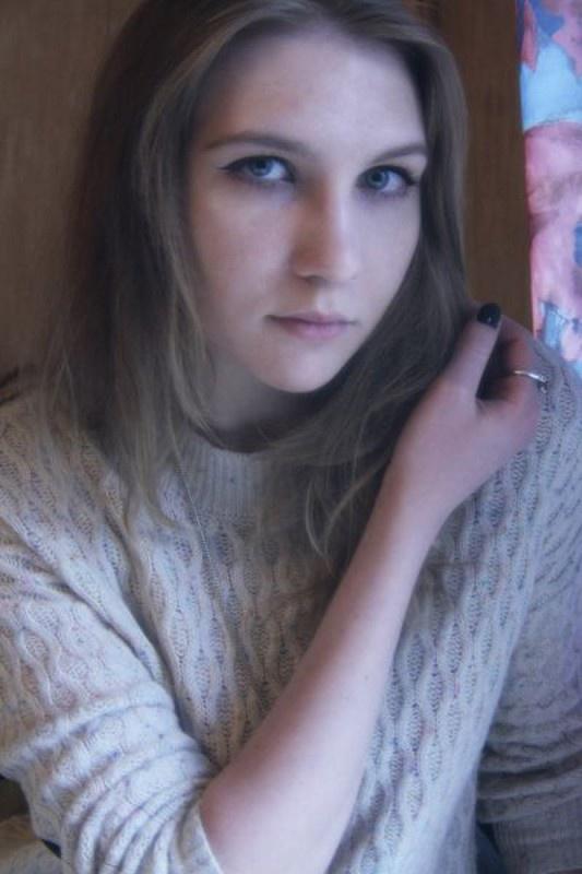 Ninfeta envergonhadinha com bela tatoo peladinha