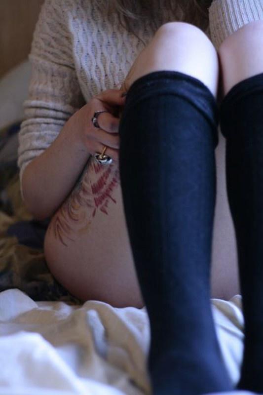 Ninfeta envergonhadinha com bela tatoo peladinha