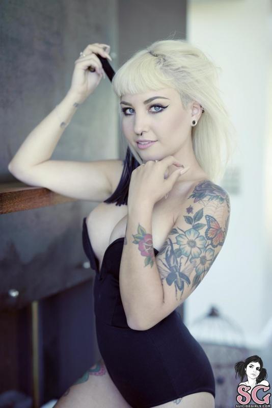 Arachnie Suicide Girls loirinha muito bonita e muito gostosa 23 Loirinha linda e muito gostosa com um corpão perfeito