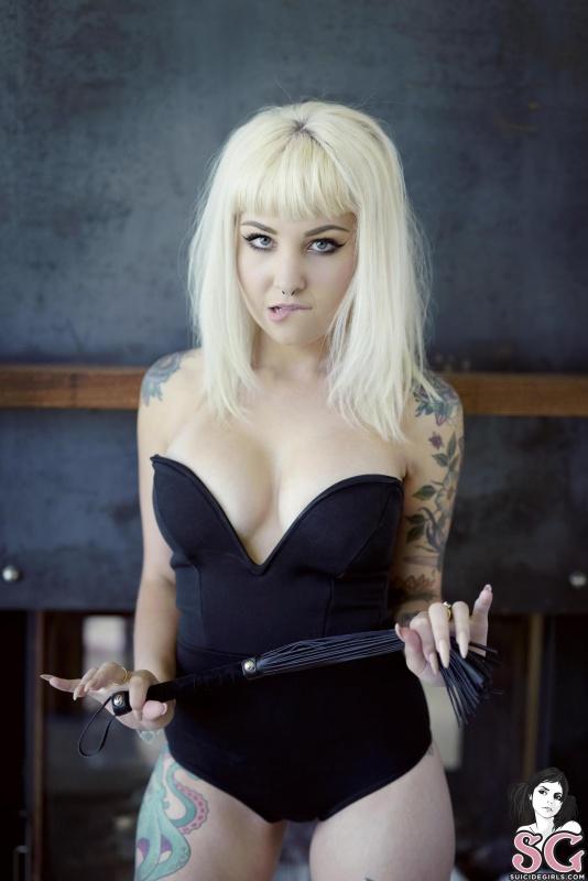 Arachnie Suicide Girls loirinha muito bonita e muito gostosa 26 Loirinha linda e muito gostosa com um corpão perfeito