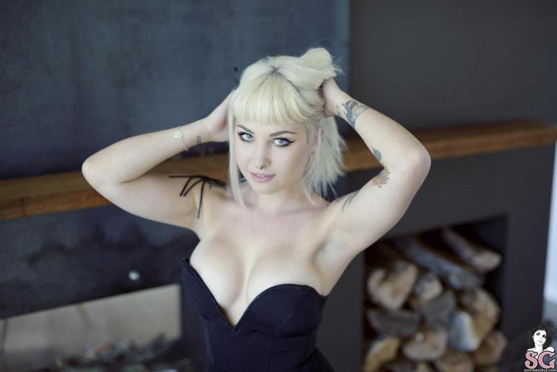 Arachnie Suicide Girls loirinha muito bonita e muito gostosa 17 Loirinha linda e muito gostosa com um corpão perfeito