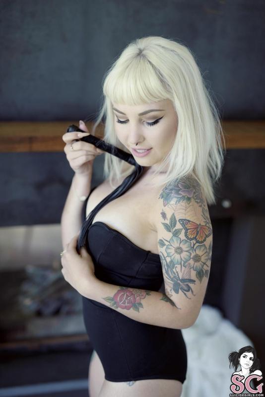 Arachnie Suicide Girls loirinha muito bonita e muito gostosa 20 Loirinha linda e muito gostosa com um corpão perfeito