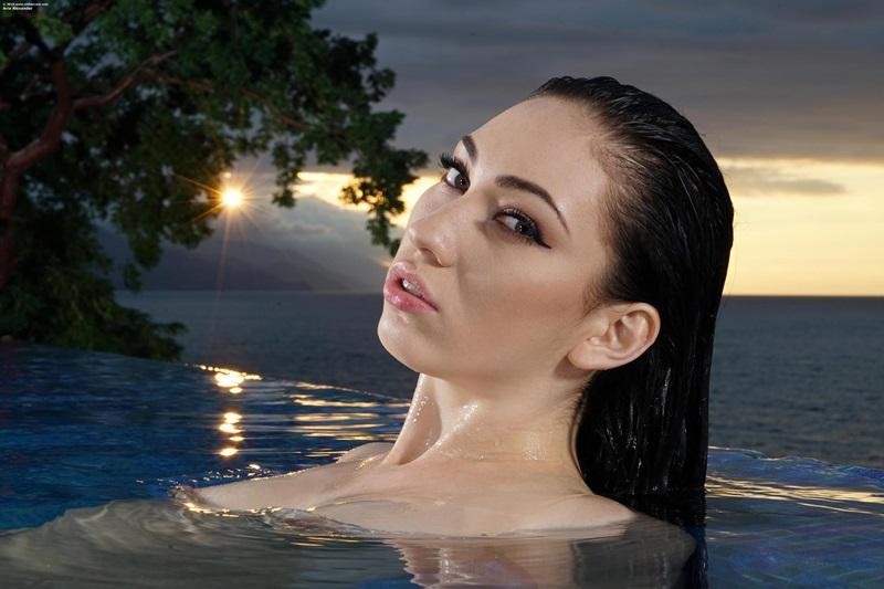 Morena gostosa peladinha muito delicia e safadinha