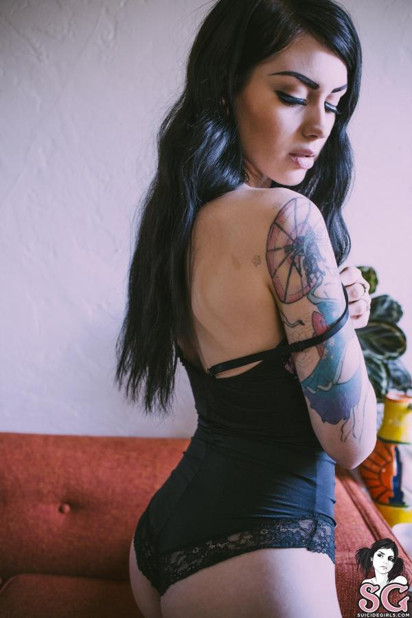 Morena tatuada linda da bunda perfeita