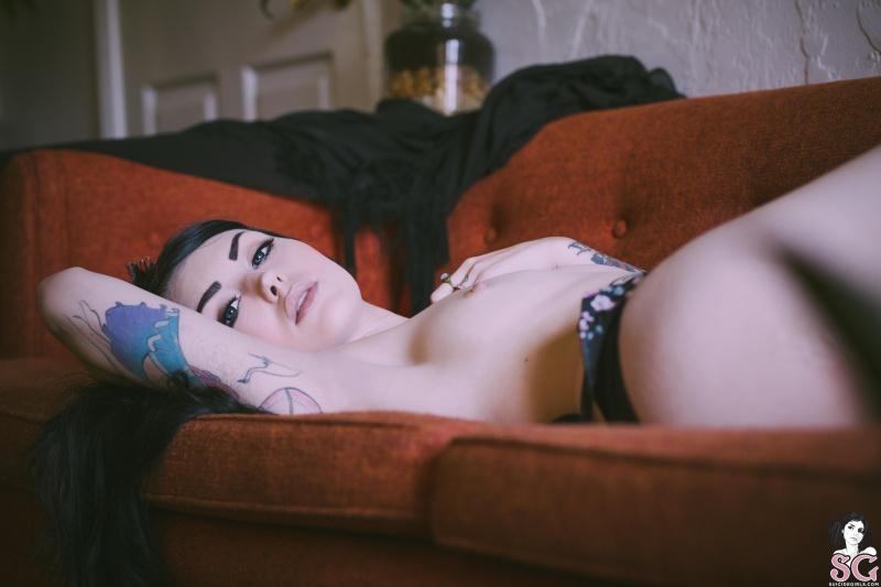 Morena tatuada linda da bunda perfeita