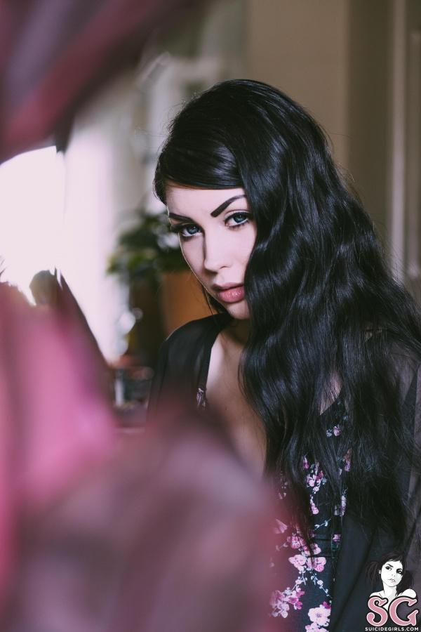 Arwen Lush morena tatuada linda da bunda perfeita