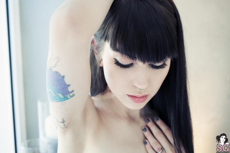 Branquelinha tatuada gostosa pelada