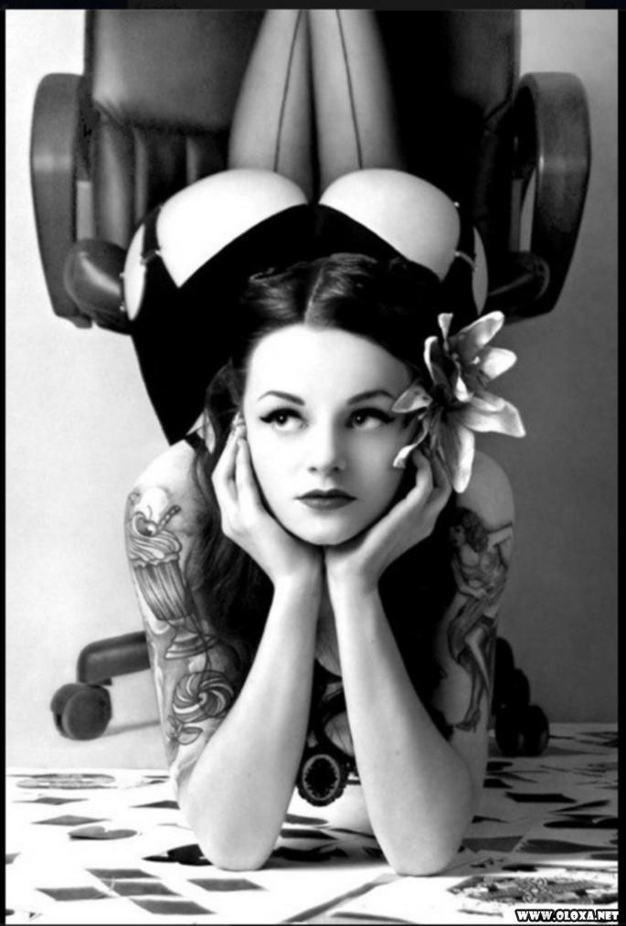 as mais lindas e gostosas gatas tatuadas 51