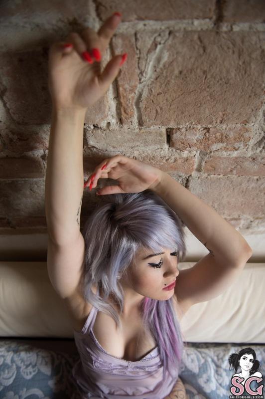 Loirinha gostosa tatuada pelada