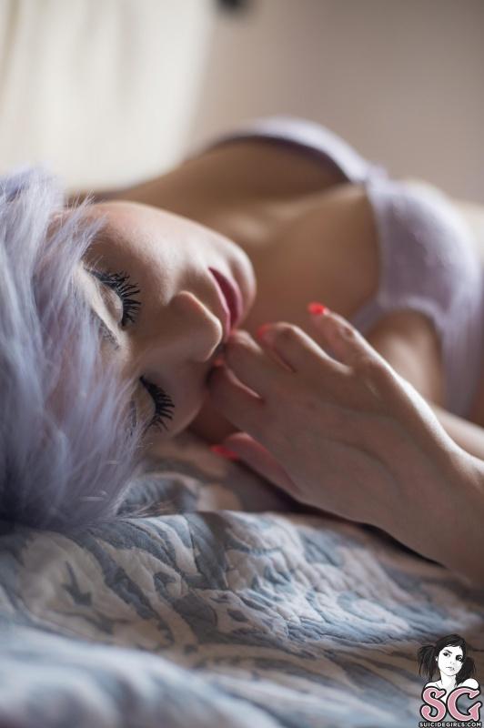 Loirinha gostosa tatuada pelada