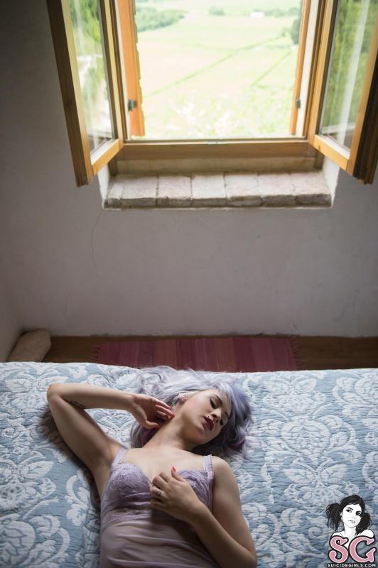 Loirinha gostosa tatuada pelada