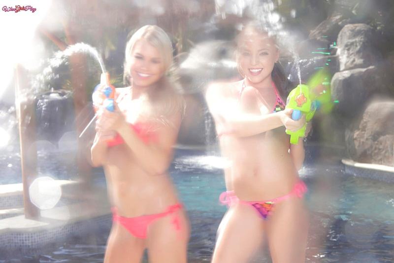 Verão com safadas se pegando na piscina com tesão 