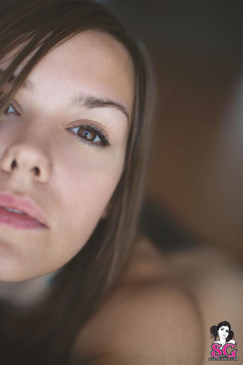 Moreninha tatuada rockeira pelada gostosa