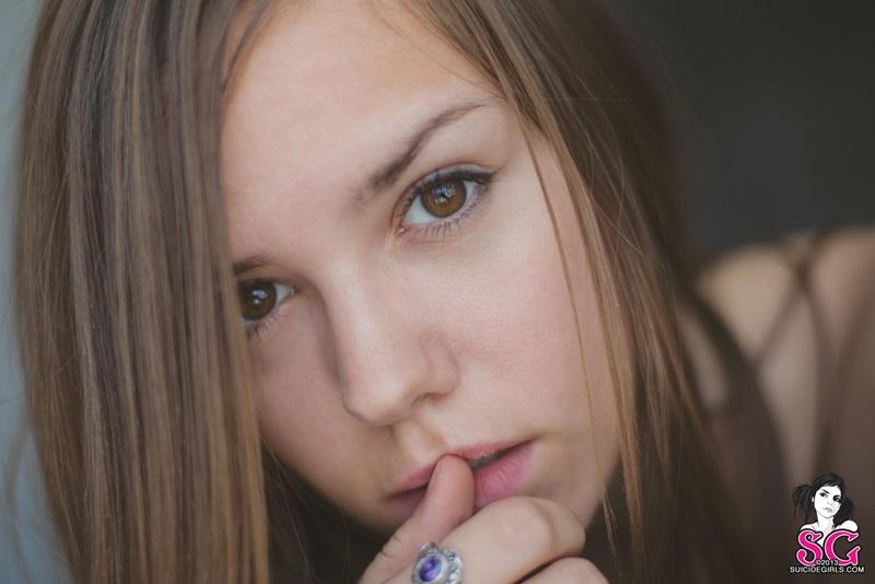 Moreninha tatuada rockeira pelada gostosa