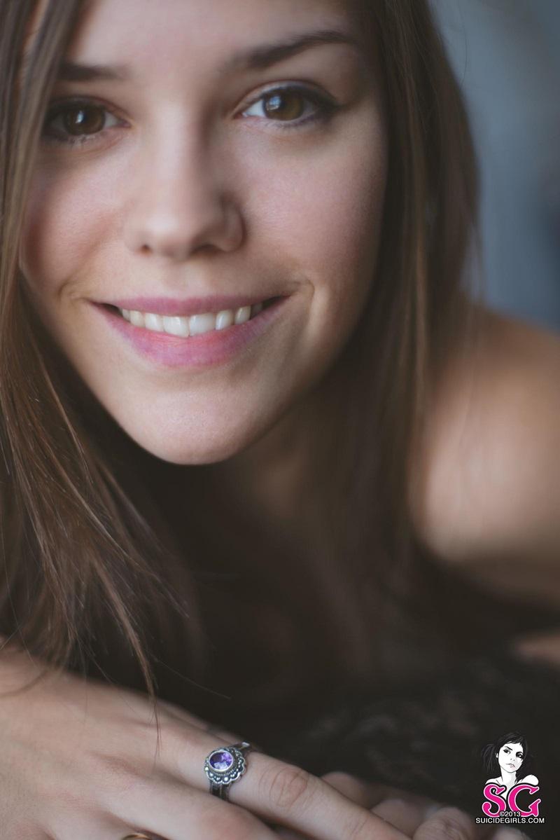 Moreninha tatuada rockeira pelada gostosa