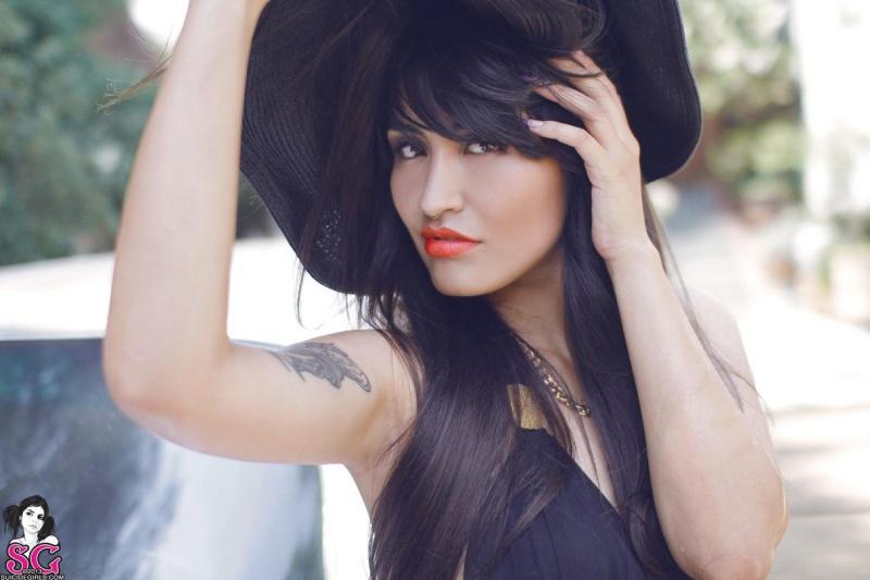 Morena gostosa rabuda pelada carro