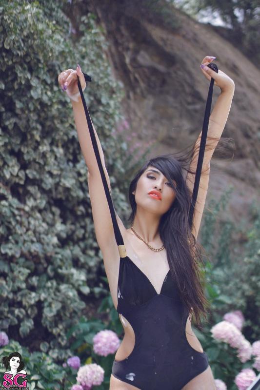 Morena gostosa rabuda pelada carro