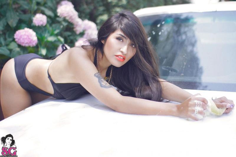 Morena gostosa rabuda pelada carro